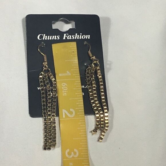 Antique Gold Tone Chain Link Tassel Earrings (UC3) - Picture 4 of 5